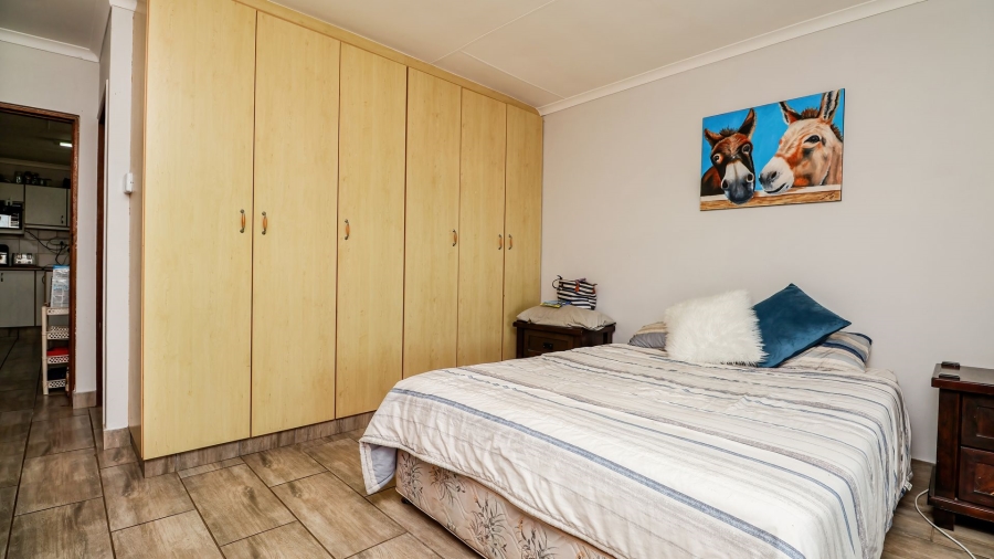 5 Bedroom Property for Sale in Aalwyndal Western Cape